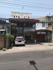 Dijual Rumah Usaha 3 Lantai Lokasi Pinggir Jalan Raya Menur Pumpungan