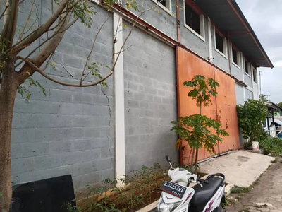 Dijual Tanah ada bangunan gudang kecil, di Jl. Caman, Pondok Gede, Bek