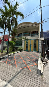 Dijual Tiga Rumah Usaha Komersial Area di Raya Darmo Permai CIAMIKK