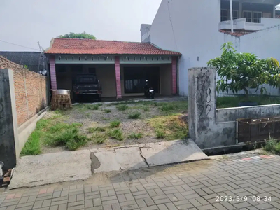 Dikontrakkan rumah halaman depan luas cocok untuk usaha