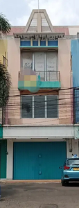 Disewakan Ruko 2½ lantai di Bulevard Hijau Harapan Indah Bekasi