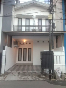 Disewakan Rumah 2,5lt Rapi Terawat Area Kayu Putih Row 1,5mobil