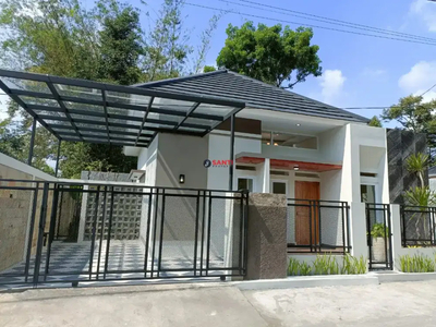 Disewakan Rumah Mewah di Jalan Kaliurang KM 13 dekat UII,