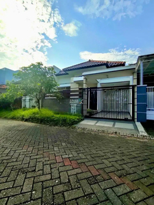 Disewakan Rumah Modern Minimalis di Cluster Araya Golf, Malang