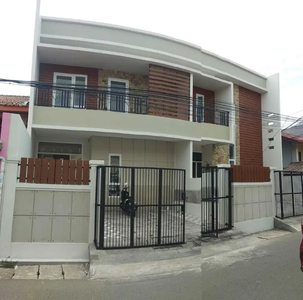 Disewakan Rumah Townhouse di Cempaka Putih Jakarta Pusat