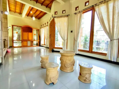 Jual Villa Cantik Dan Nyaman Di Istana Bunga