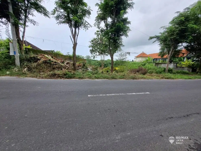 Lahan kosong tepi jalan raya di Jimbaran, Kuta