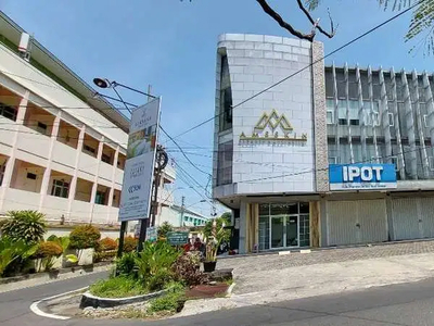 Ruko 3 Lantai 188m2, Tepi Jl Dr Soepomo, Timuran, Surakarta