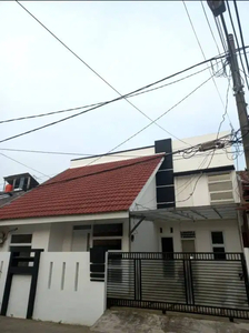 Rumah 2 Lantai dengan Luas Tanah 120m2 di Komplek Bintara Jaya