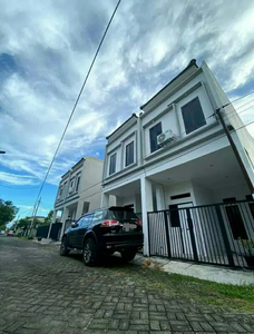 Rumah 2 lantai, KPR 3-4jutaan dekat Graha YKP Pandugo dan Gununganyar
