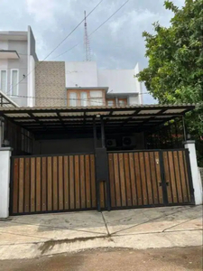 Rumah 2 Lantai Luas 175m2 Hadap Selatan di Joglo Raya JakBar