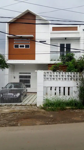 Rumah 2lantai pinggir jalan mewah dan murah