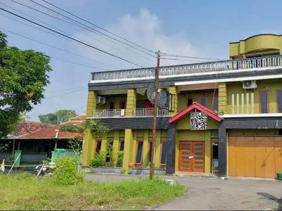 RUMAH BAGUS 2,5 LANTAI 250 m2 DI GROGOL, SOLO BARU, SURAKARTA