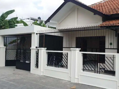 Rumah Bagus 316m2 di Karangasem, Solo