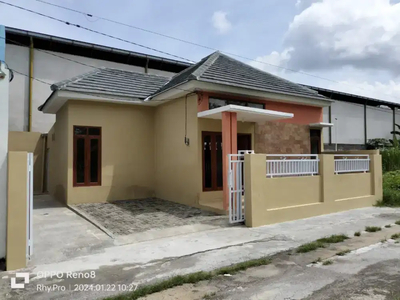 RUMAH BARU SIAP HUNI dekat LPMP - dekat JL. RAYA JOGJA SOLO