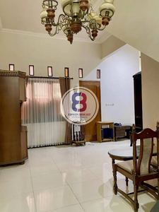 Rumah Dengan Halaman Luas Siap Huni Di Bintaro Sektor 9