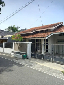 Rumah disewakan Jl.Pajajaran Barat 1 no 26 Sumber Surakarta