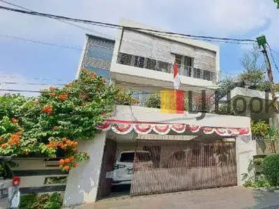 RUMAH MEWAH DESAIN PENUH CAHAYA ALAMI DI PULO MAS JAKARTA TIMUR