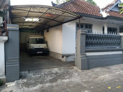 Rumah One Gate Sistem di Kebo Iwa Denpasar dekat Gatsu barat