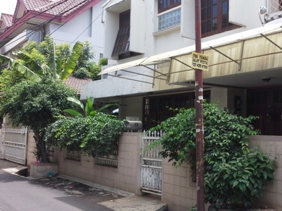 Rumah Rapi di Pulo Asem Jakarta Timur