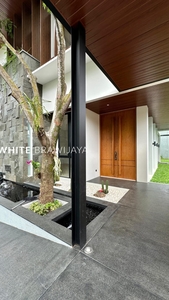 Dijual Brand New Luxurious And Comfortable House Strategic Locati
