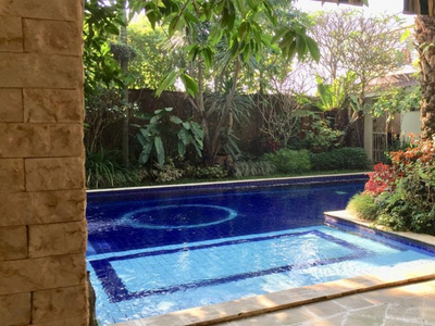 Dijual Dijual Cepat rumah asri dengan pool siap huni Jakarta Sela