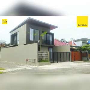 Dijual rumah baru 2 lantai Furnish Ngemplak