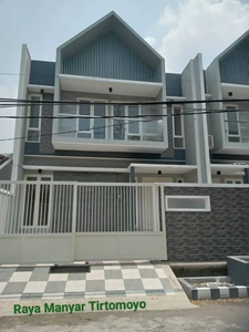 Dijual Rumah Baru Strategis di Manyar Tirtomoyo Surabaya