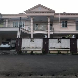 Dijual Rumah Besar Semi Furnish di Perumahan Villa Cibubur Indah