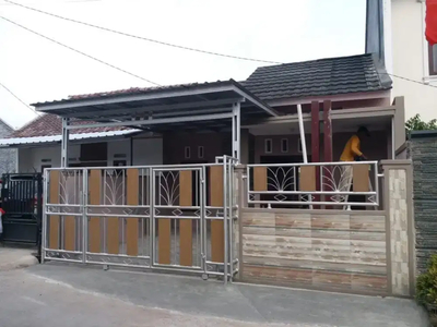 Dijual rumah Di perum Sakura Gardenia Cibatu - Cisaat