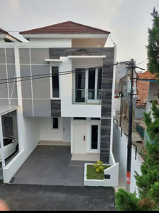 Dijual rumah di Pisangan Baru