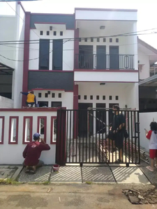 Dijual rumah minimalis tingkat terawat di pondok kelapa