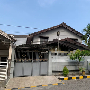 DIJUAL RUMAH PUTAT INDAH DEKAT JL HR MUHAMMAD,JL MAYJEN SUNGKONO