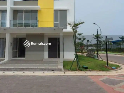 DISEWAKAN RUMAH 8x10 HOEK PIK 2 POSISI SANGAT BAGUS SEBERANG CLUBHOUSE