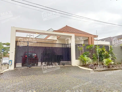 Rumah Bagus Modern Luas 400m2 di Araya Malang, masuk kota Malang