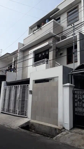 Rumah mewah 3lantai ditengah kota Sukabumi Utara Palmerah