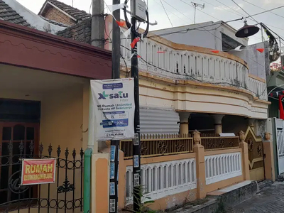 Rumah tingkat di dalam perumahan Jombang Kota