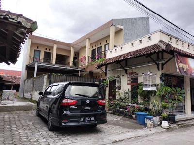 Kost 8 Kamar & Ruang Usaha Dijual di Jl Babarsari Dekat Atmajaya