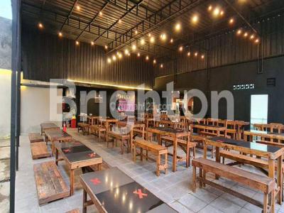 RUMAH LOSS PINGGIR JALAN, MODEL CAFE/FOOD COURT