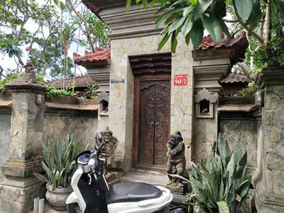 BALIKUBU | AMS-058 Jual Rumah Style Bali 500m2 di Jl Imam Bonjol Denpa