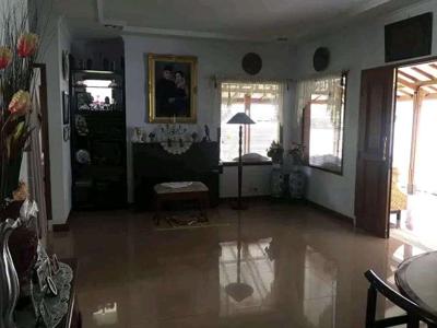 JUAL RUMAH ASRI DAN TERAWAT 2 LANTAI DI CIPAKU SETIABUDI BANDUNG