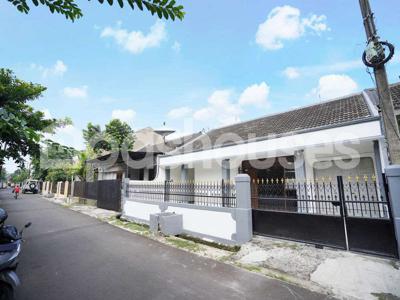 Rumah 4 Kamar Tidur, di Pusat Kota Bogor.
