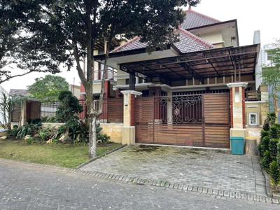 Rumah Araya / villa golf indah malang