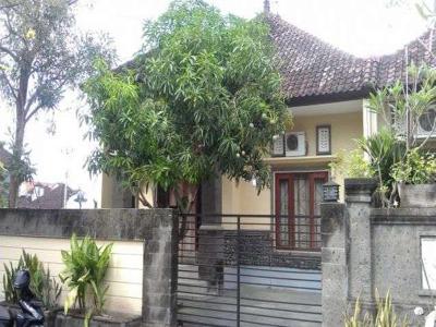 Rumah dijual, 3 kamar tidur, semi furnished, dekat Seminyak, Bali