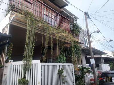 Rumah Dua Lantai di Perumahan Amerta Residence Rungkut