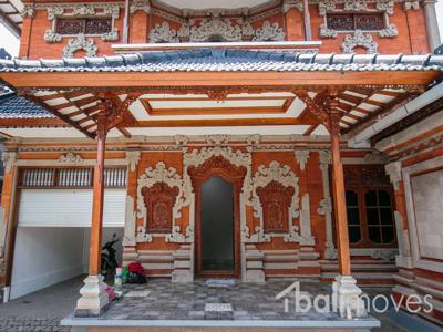 Rumah Gaya Bali dengan Empat Kamar Tidur Dijual Hak Milik