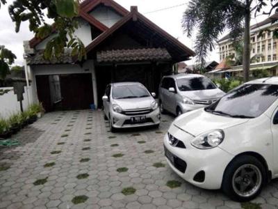 Rumah Induk dan Kost Sonosewu