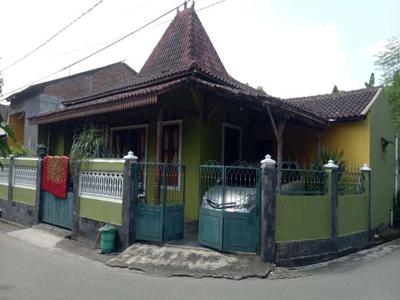 Rumah Joglo etnik hanya 450m dari jalan raya Gumpang Kts