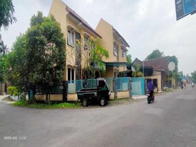 Rumah Mangku Jalan Utama utara Ambarukmo Plasa