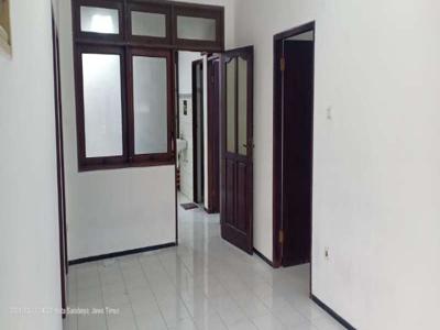 Rumah Manyar Rejo 1.5 lantai bagus